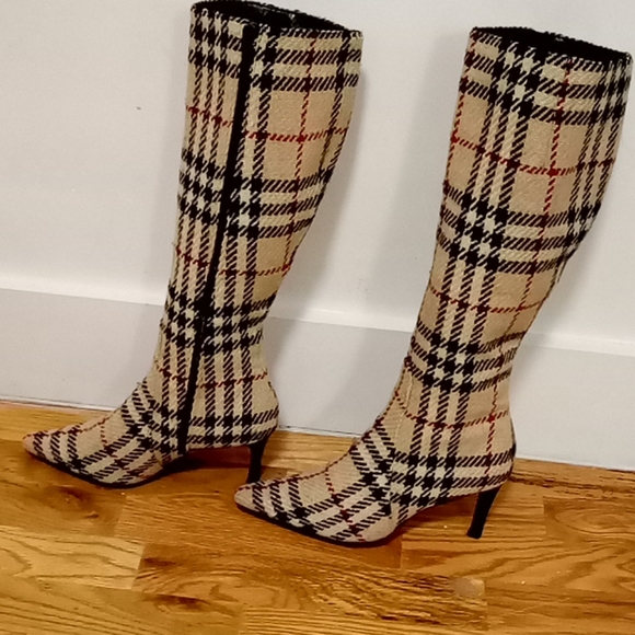 Burberry boots - Picture 3 of 4